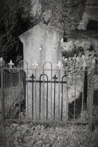 Olst . Oude begraafplaast grafsteen . JJ Hissink