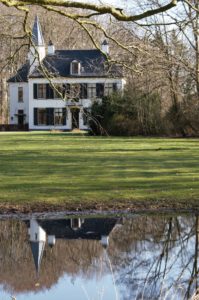 Twello.Langgoed Hackforts-veenhuis spiegelbeeld.JJ Hissink